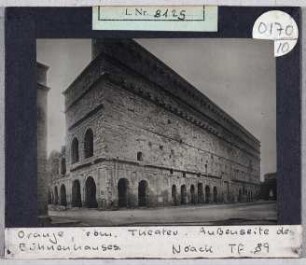 Orange: Römisches Theater, Außenansicht des Bühnenhauses