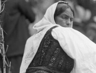 Frau in griechischer Tracht