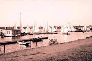 Hamburg: Segelschiffe auf der Alster