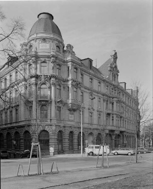 Wohn- und Geschäftshaus (Stadt- und Saalkreis-Sparkasse)