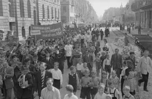 Gedenkmärsche für die Opfer des Faschismus in Berlin, anlässlich des sogenannten 3. OdF-Tages (Opfer des Faschismus-Tag)