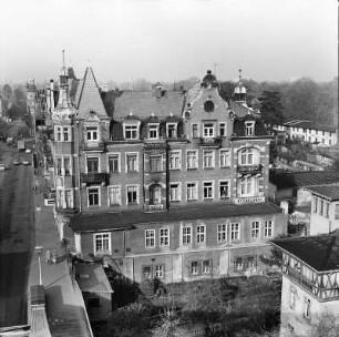 Dresden-Blasewitz. Wohn- und Geschäftshaus, Schillerplatz 7. Ansicht von der Loschwitzer Elbbrücke