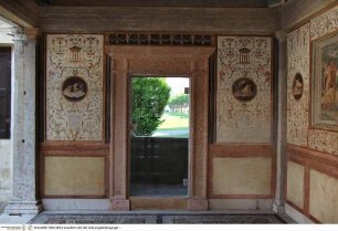 Groteskendekoration mit allegorischen und mythologischen Szenen