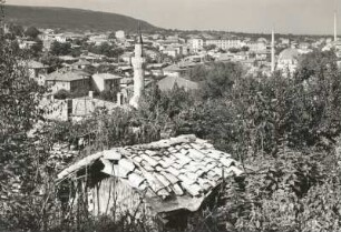 Schumen (Kolarovgrad), Bulgarien. Stadtansicht von einer Anhöhe im Südwesten