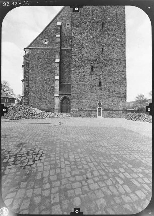 Schneeberg. Sankt-Wolfgangs-Kirche (1516-1540, Wiederaufbau ab 1952). Teilansicht von Westen
