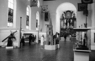 Freiburg: Augustinermuseum; Jubiläumsausstellung; großer Kirchenraum