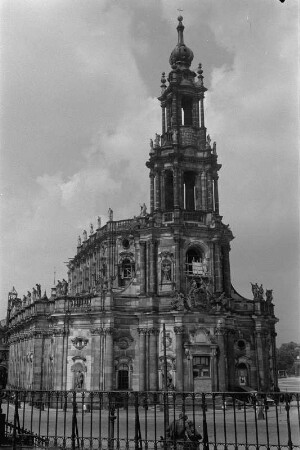 Dresden-Altstadt. Hofkirche (1739-1755, G. Chiaveri), teilweise eingerüstet