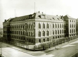 Haupt-Kollegiengebäude (Straßenseite) : Dresden-Südvorstadt, George-Bähr-Straße 3c / Ecke Helmholtzstraße. Königlich Sächsische Technische Hochschule; Haupt-Kollegiengebäude