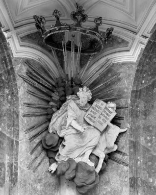 Lukasaltar — Sitzfigur des Evangelisten Lukas