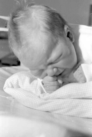 Neujahrsbaby 1967 Anja Schmitt aus Knielingen.