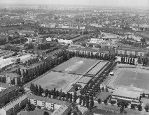 Luftaufnahme, Blick von Süden auf die Schwarzkopf-Fabrik. Berlin-Schöneberg, Alboinstraße
