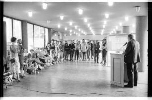 Kleinbildnegativ: Ausstellung, Rathaus Kreuzberg, 1986