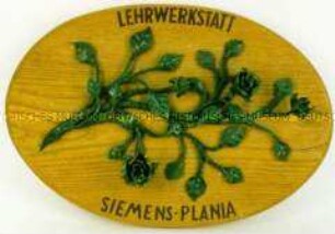 Schmucktafel mit geschmiedeten Rosen