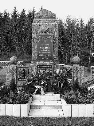 Friedhof: Gefallenendenkmal (Gefallenendenkmal); Grebenhain, Ilbeshäuser Straße