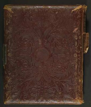 Familienalbum : Familienalbum. Ledereinband mit Goldprägung und Goldschnitt sowie Metallschließe; 27 x 22 x 5 cm (ab 1865). Dresden: SLUB/DF 2017.C.98