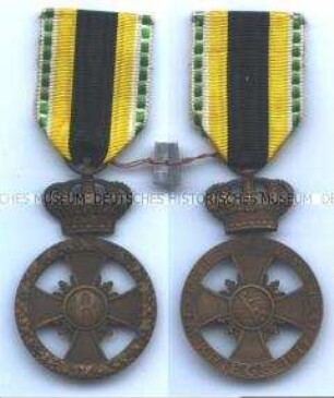 Ehrenzeichen für Verdienst im Kriege 1914/15, am Band für Kämpfer
