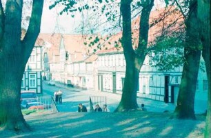 Lüchow: Straße mit ländlichen Reihenhäusern