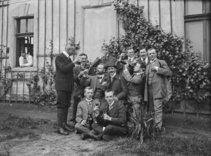 Sachsen? Bildnis einer Gruppe von trinkenden Männern, in der Mitte Paul Schulz