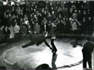 Boxkampf: fallender Boxer