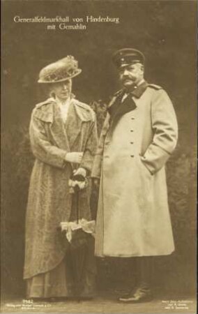 Generalfeldmarschall von Hindenburg mit Gemahlin