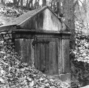 Karlsbergbrunnen; Weilburg, Im Karlsberg
