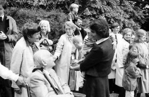 34. Tagung 1984 Mediziner; Verabschiedung: Frau Cournand , André F. Cournand im Rollstuhl, Baronin Dées de Sterio, Gräfin Sonja Bernadotte mit zwei Kindern