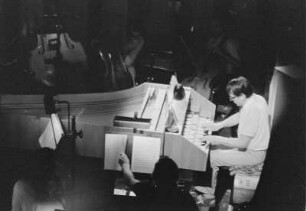 Szenenbilder aus "Erfindung der Liebe", Ballettabend mit Ludwig van Beethovens "Die Geschöpfe des Prometheus" und einer Tanzausdeutung von Antonio Vivaldis "Die Jahreszeiten". Komische Oper Berlin, 16.07.1976