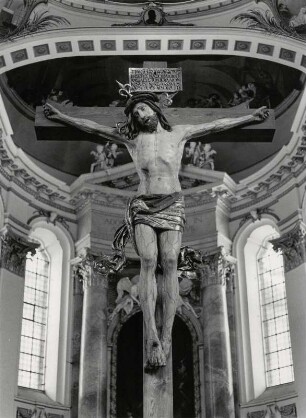 Kreuz am Hochaltar in der Klosterkirche Wiblingen