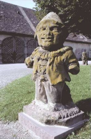 Munzingen: Zwerge im Schlosshof