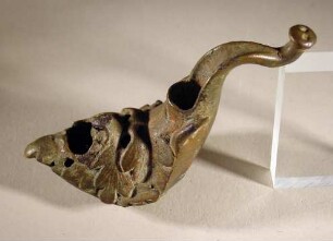 Lampe in Form eines Kopfes mit Blättermaske und Elefantenskalp