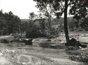 Unwetterkatastrophe im Osterzgebirge am 8./9. Juli 1927. Oelsengrund oberhalb von Gottleuba. Zerstörungen im Talgrund im Ortsbereich Oelsengrund