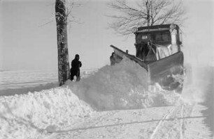 Reportage "Was kostet der Schnee?". Schneepflug im Einsatz