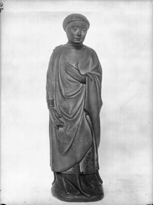 Stehende Figur eines jungen Klerikers?