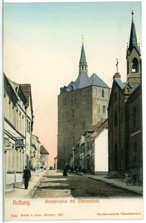 Kolberg. Domstraße mit Mariendom