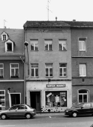 Großenhain, Kirchplatz 11. Wohnhaus mit Laden (19. Jh.). Straßenansicht