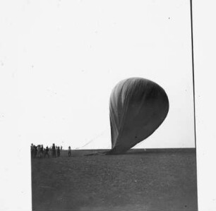 Eine Fahrt im Luftballon : Deutschland. Eine Fahrt im Luftballon. Landung. Der Ballon berührt die Erde