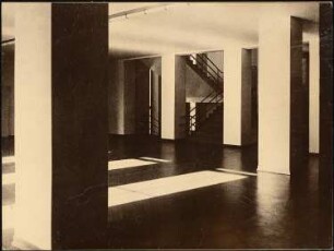 Polizeipräsidium, Duisburg: Innenansicht, Treppenhaus