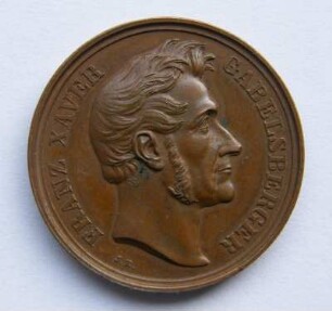 Gedenkmedaille Franz Xaver Gabelsberger : Sammlung Beinhorn. Gedenkmedaille Franz Xaver Gabelsberger. Bronze; Durchmesser 28 mm, Gewicht 9,4 g (J. A. Ries). Dresden: SLUB R c 0013