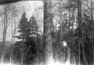 Ramon-Joachim Gerhardt als Jugendlicher auf einem Waldweg