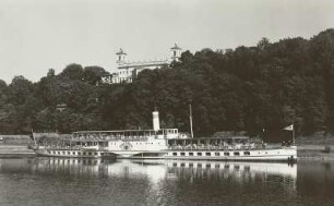 Personen-Seitenraddampfer "Dresden" (1926, Werft Laubegast) stromauf vor Schloss Albrechtsberg