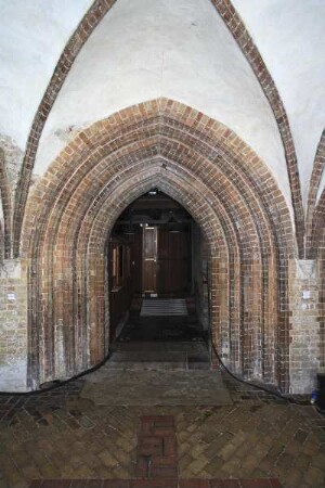 Portal der alten Kanonikersakristei (Ostportal)