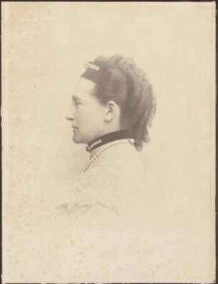 Prinzessin Maria (Wilhelm) von Baden (1841 - 1914), im Profil nach links, Kopfbild.