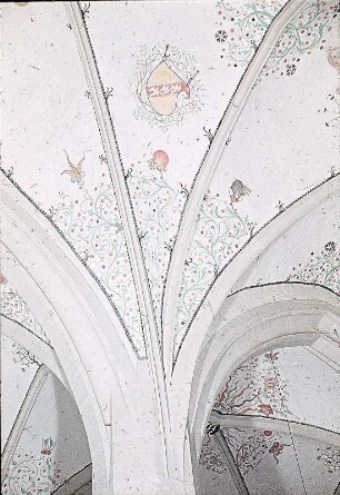 Ornamentale Ausmalung mit figürlichen Elementen