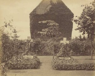Nettelbeck - Friedhof, Erb-Begräbnisstelle der Familie von Jena-Nettelbeck an der Kapelle