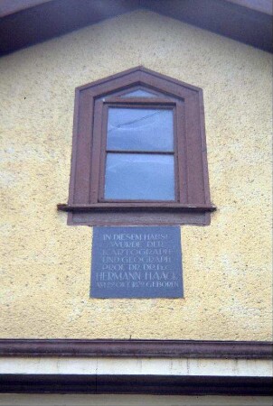 Detail voriges Bild: Gedenktafel am Geburtshaus Hermann Haacks