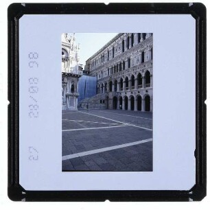 Venedig, Dogenpalast : Innenhof mit Blick in Richtung Scala dei Giganti und Arco Foscari