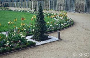 Potsdam, Park Sanssouci, Parterre Große Fontäne, Rabatten, im Hintergrund die Terrassenanlage.
