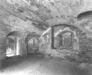 Königstein. Festung. Kriegskaserne IV (1767/1832). Kasemattenraum und Gang