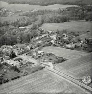 Ortsteilansicht (vor der Devastierung 1995) mit Kreuzung Dorfstraße/Steinitzer Straße und Neupetershainer Straße/Wolkenberger Straße