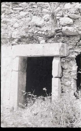 Xculoc, Structure D6-9 (XCL: Str. D6-9)